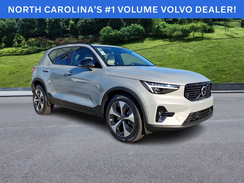 Gray Metallic 2026 Volvo XC40 SUV / Crossover Front-Wheel Drive Automatic