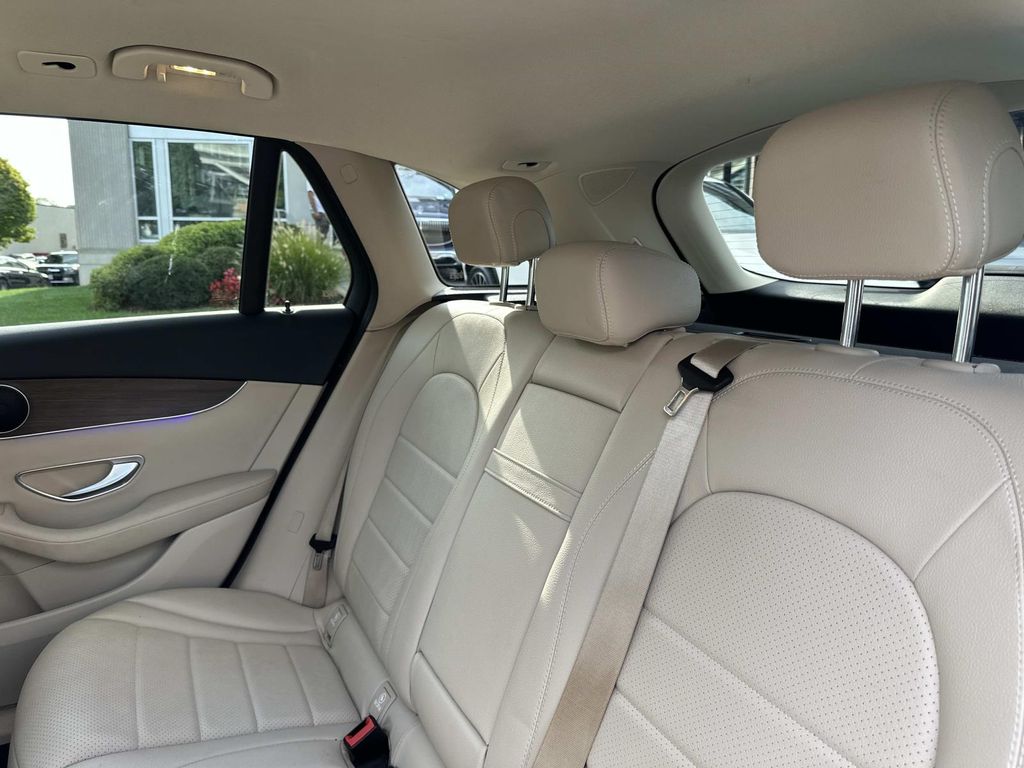 Thumbnail: 2022 Mercedes-Benz GLC - 32