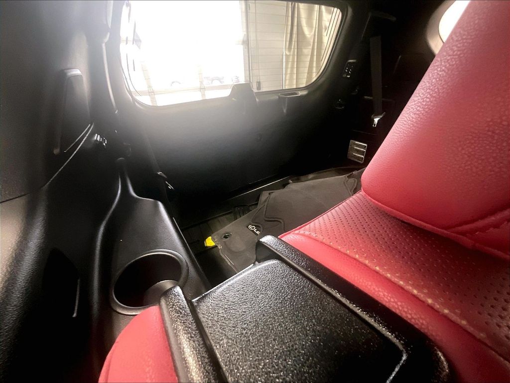 2022 Lexus GX — photo 17