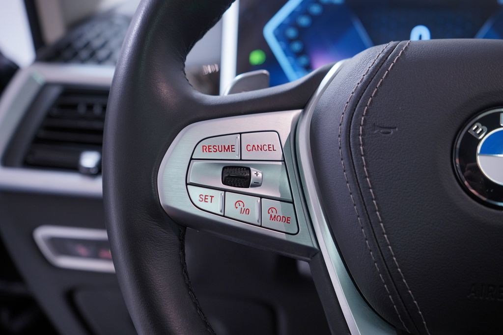 Thumbnail: 2025 BMW X7 - 21