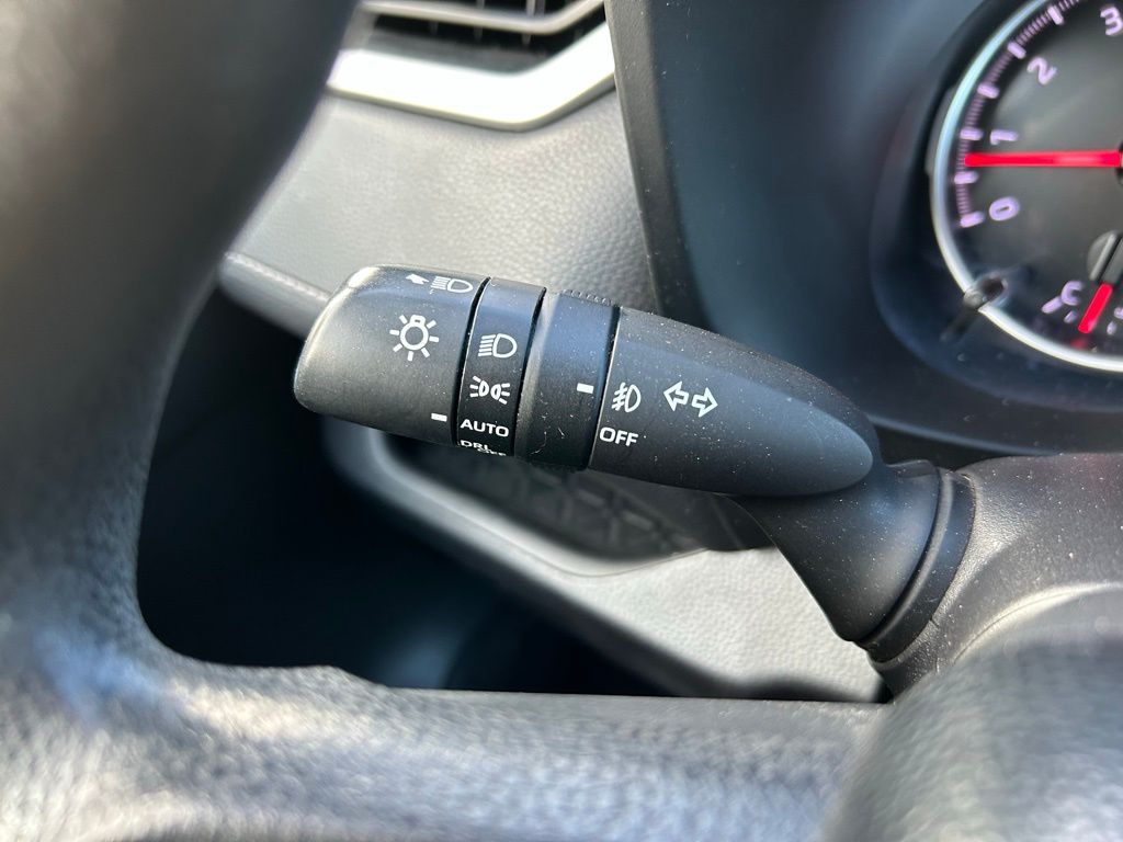 Thumbnail: 2021 Toyota RAV4 - 22