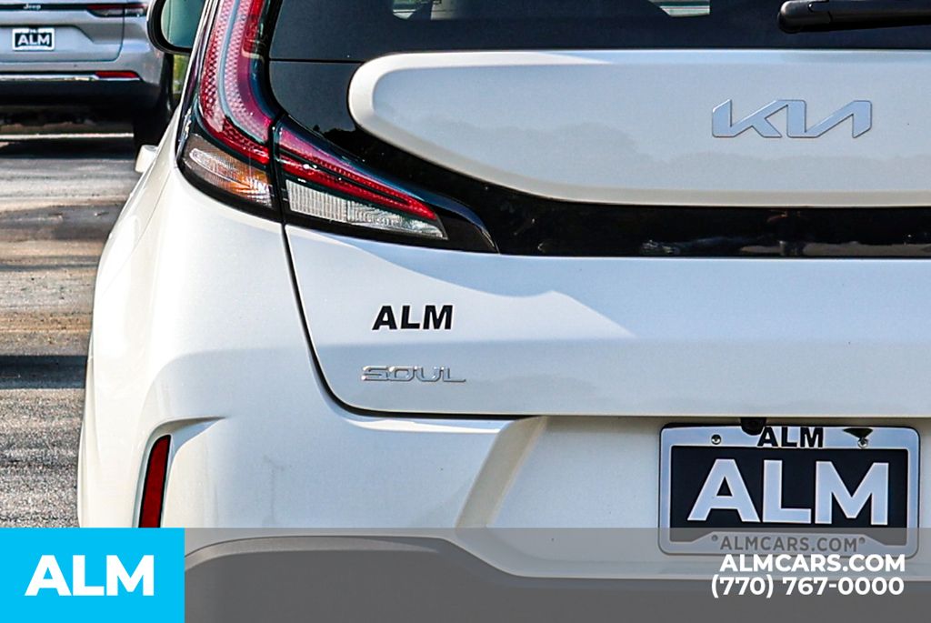 Used 2025 White Kia LX image 12