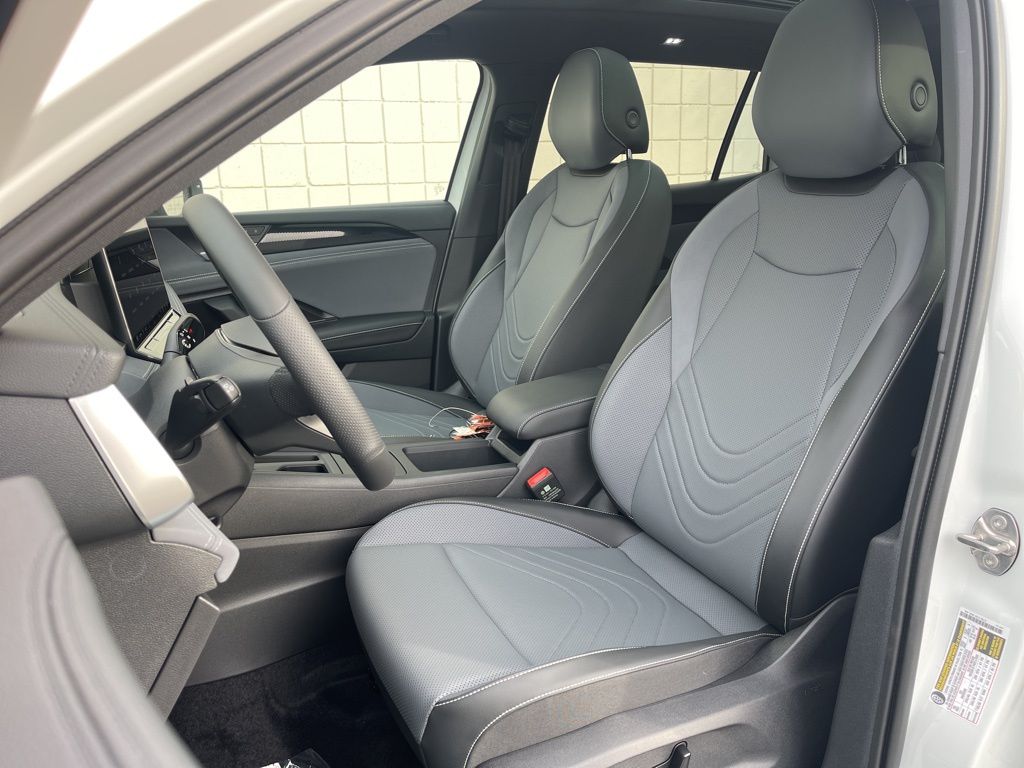 New 2026 Opal White Pearl Volkswagen 2.0T SE R-Line Black image 18