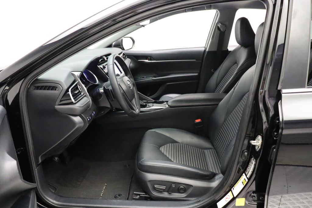 2019 Toyota Camry SE 14