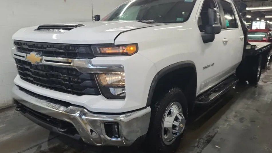 Summit White 2024 Chevrolet Silverado 3500HD LT Crew Cab LB 4WD Pickup Truck Four-Wheel Drive Automatic