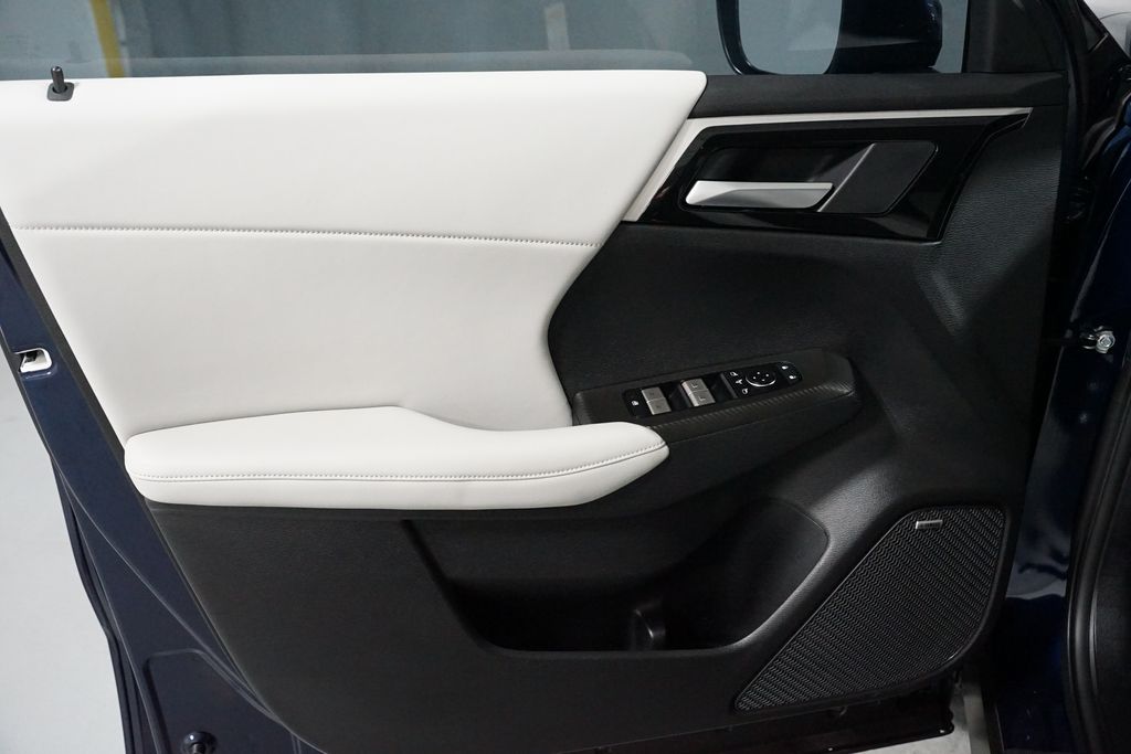 Thumbnail: 2025 Mitsubishi Outlander - 32
