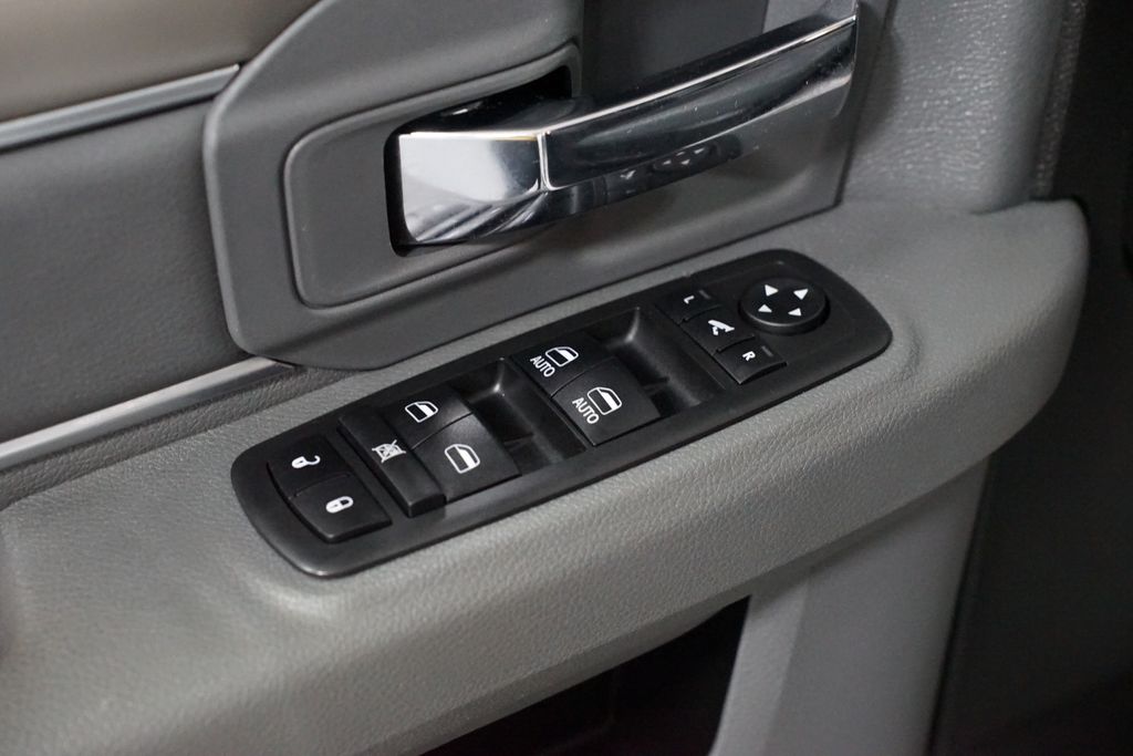 Thumbnail: 2019 RAM 1500 Classic - 27
