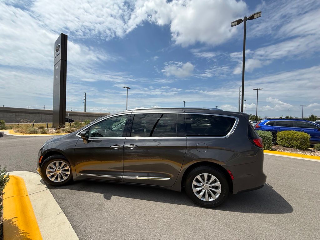 Thumbnail: 2018 Chrysler Pacifica - 6