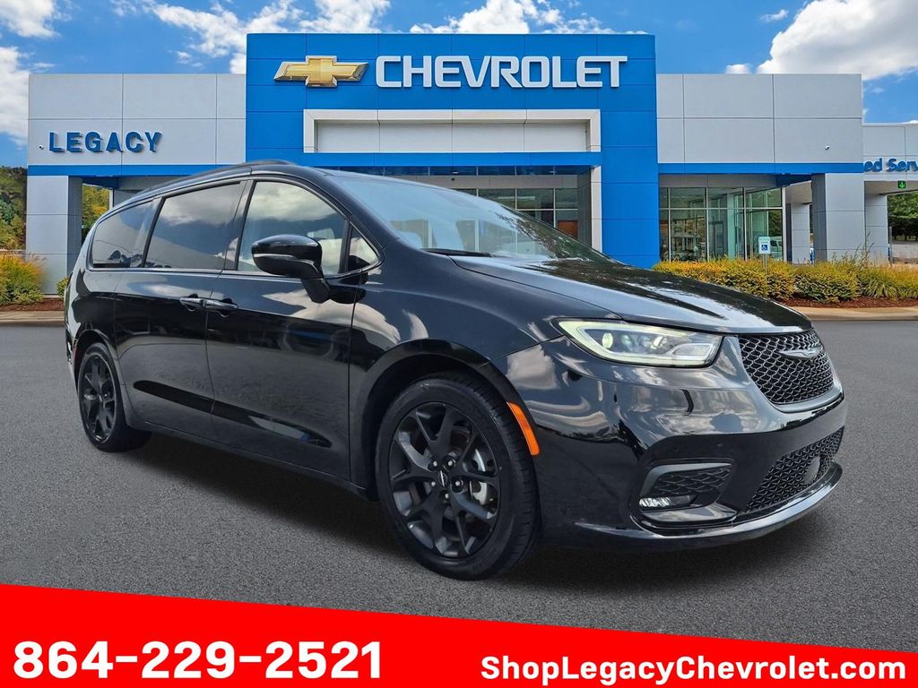 Diamond Black Crystal Pearlcoat 2025 Chrysler Pacifica Minivan Front-Wheel Drive 9-Speed Automatic