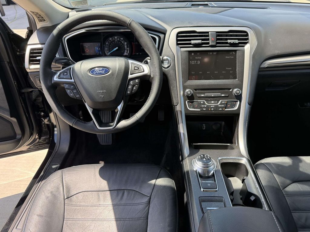 Used 2018 Black Ford SE image 17