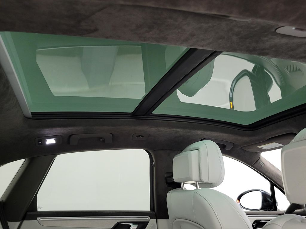 Thumbnail: 2021 Porsche Macan - 16