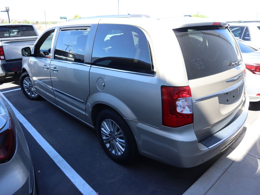 Thumbnail: 2015 Chrysler Town & Country - 2