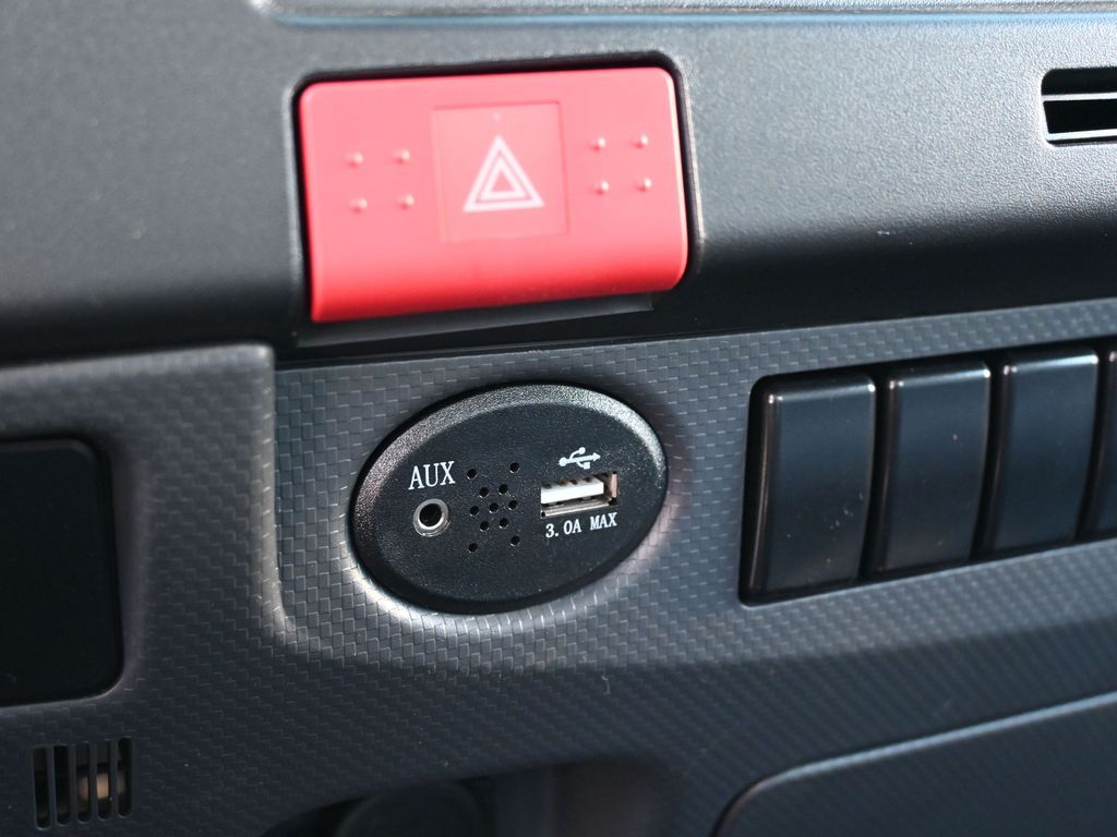 2024 Isuzu NPR HD 