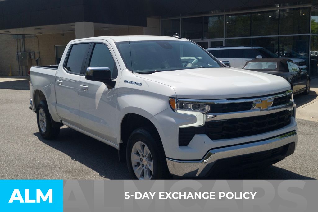 Used 2025 Summit White Chevrolet LT image 3