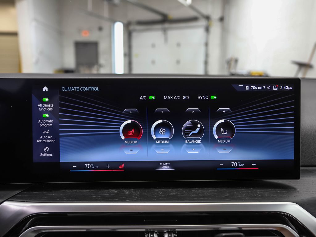 Thumbnail: 2023 BMW i4 - 18