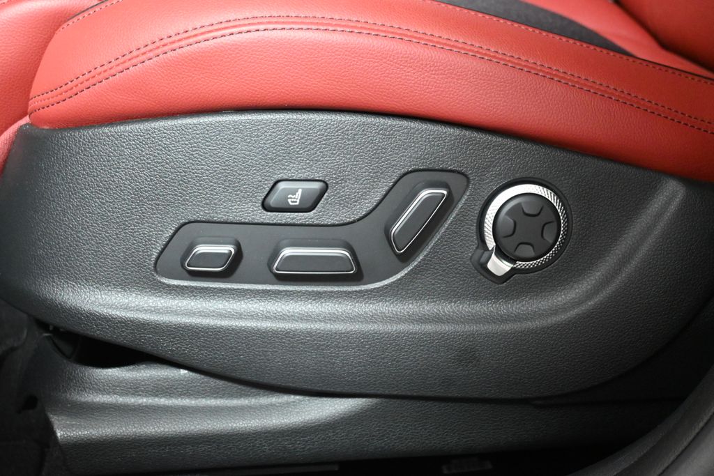 2024 Genesis GV70 2.5T 32