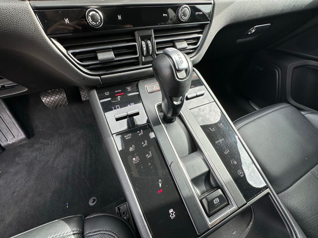Thumbnail: 2023 Porsche Macan - 24