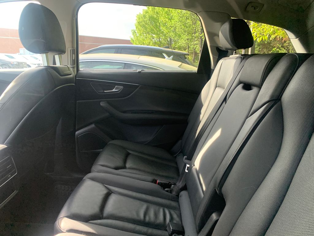 Thumbnail: 2023 Audi Q7 - 6