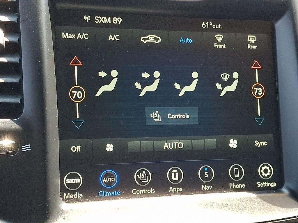 2022 Chrysler 300 — photo 18