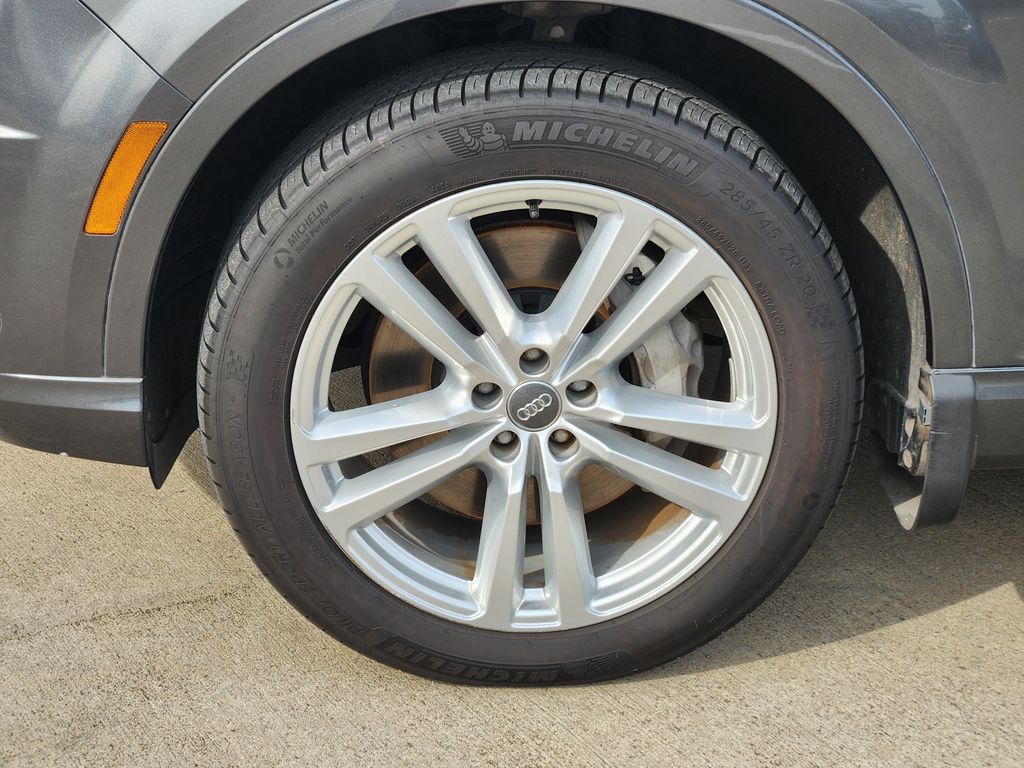 2017 Audi Q7 3.0 TDI Premium Plus Gray at Toyota of Victoria