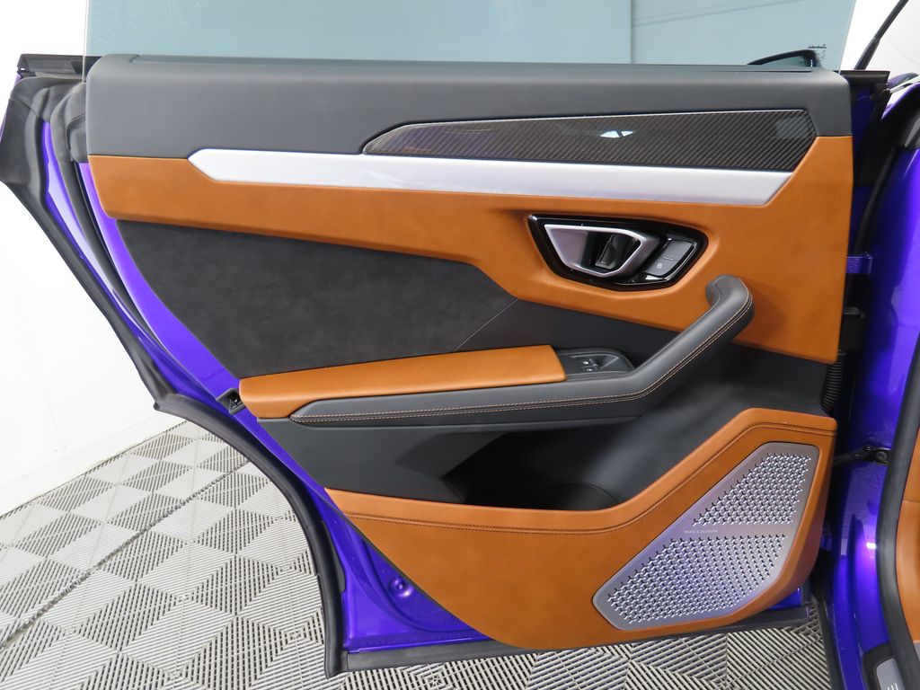 Thumbnail: 2022 Lamborghini Urus - 27
