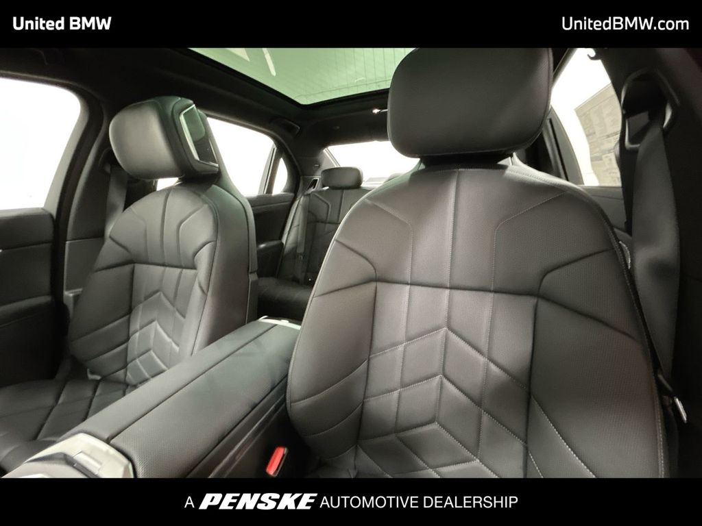 Thumbnail: 2026 BMW 7 Series - 13