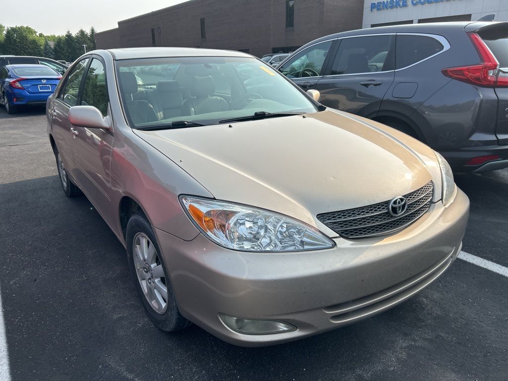 2004 Toyota Camry LE 4
