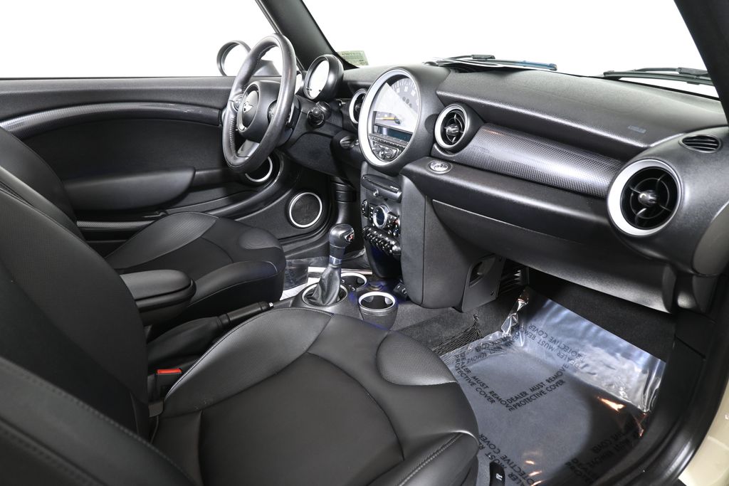 Thumbnail: 2015 MINI Cooper - 31