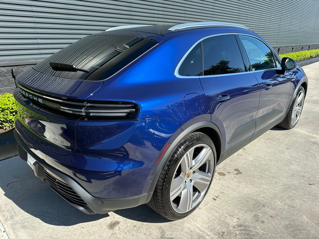 Thumbnail: 2024 Porsche Macan - 9