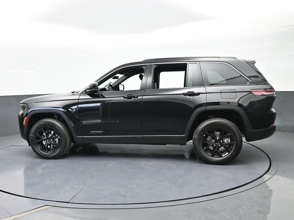 New 2026 Diamond Black Crystal Pearlcoat Jeep Laredo image 3