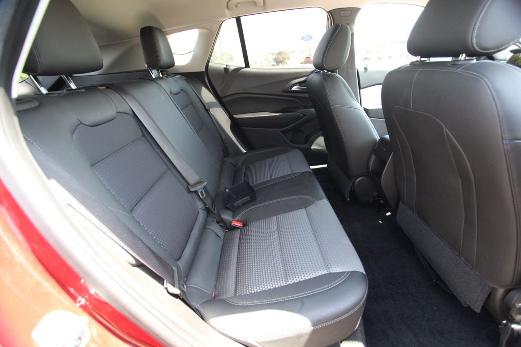 Used 2024 Chevrolet Trax SUV