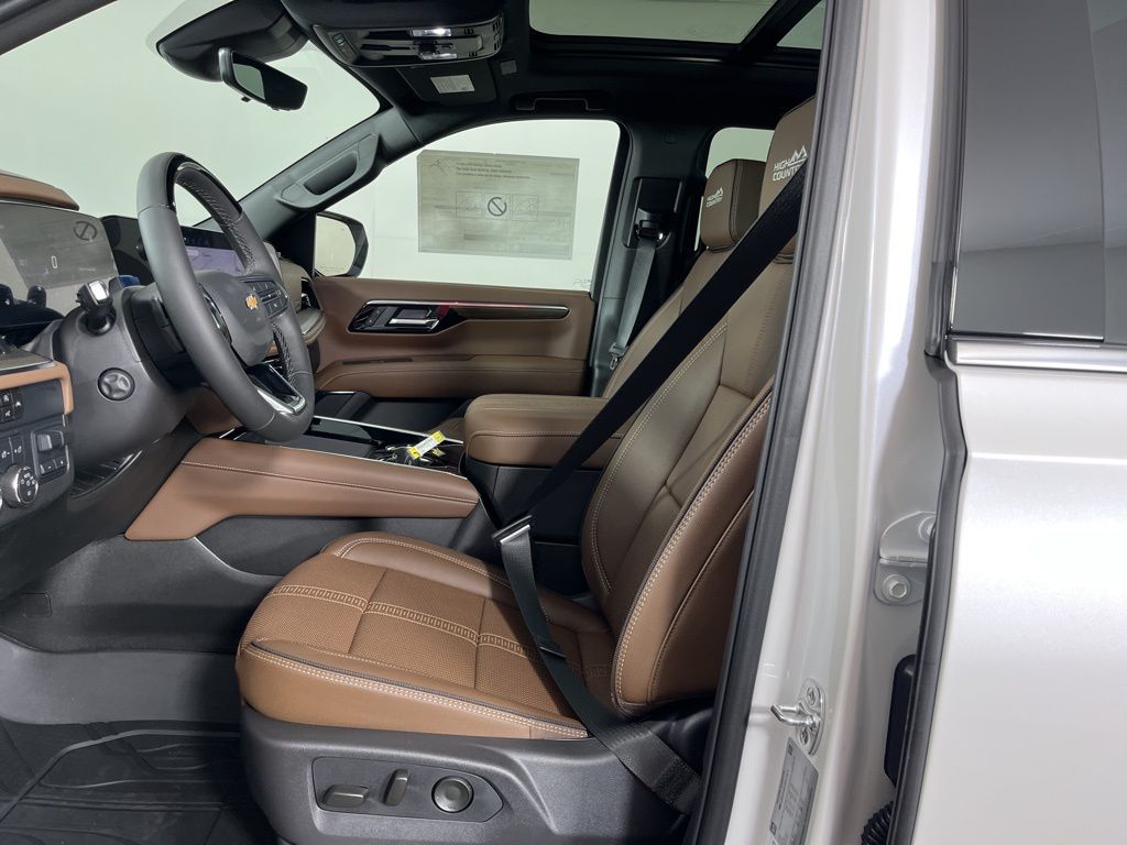 Thumbnail: 2025 Chevrolet Suburban - 22
