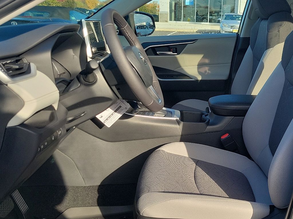 Thumbnail: 2025 Toyota RAV4 - 9