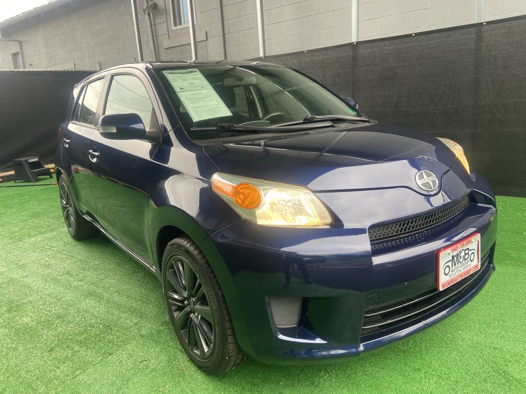 2009 Scion xD Base Hatchback Front-Wheel Drive
