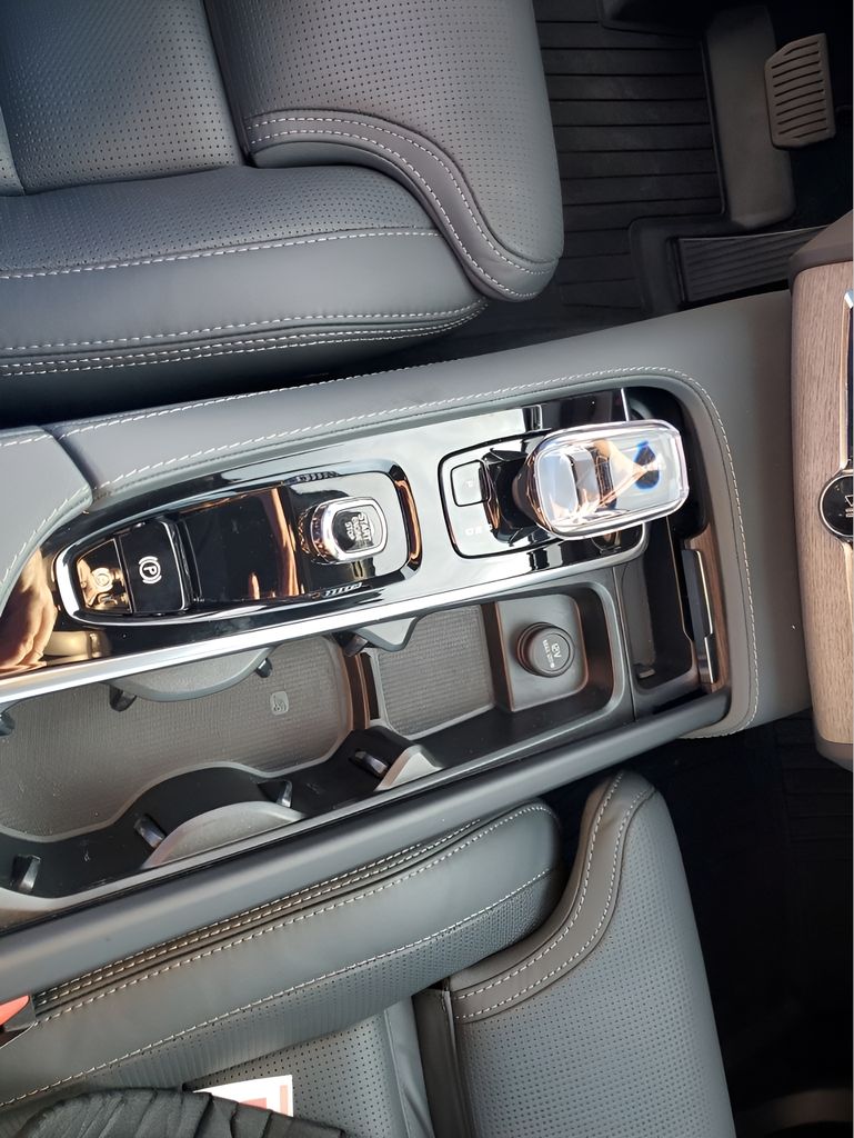 Used Car 2024 Volvo Xc90 Recharge Plug-in Hybrid  Ultimate For Sale Under $60,000 In Austin, Texas