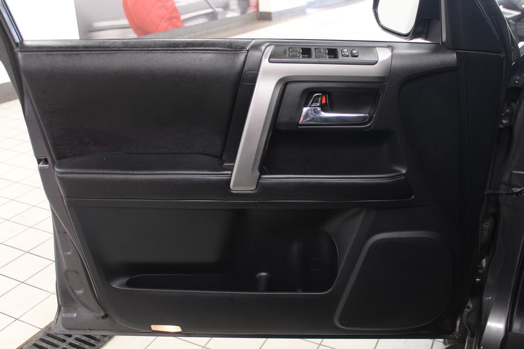 Thumbnail: 2015 Toyota 4Runner - 12