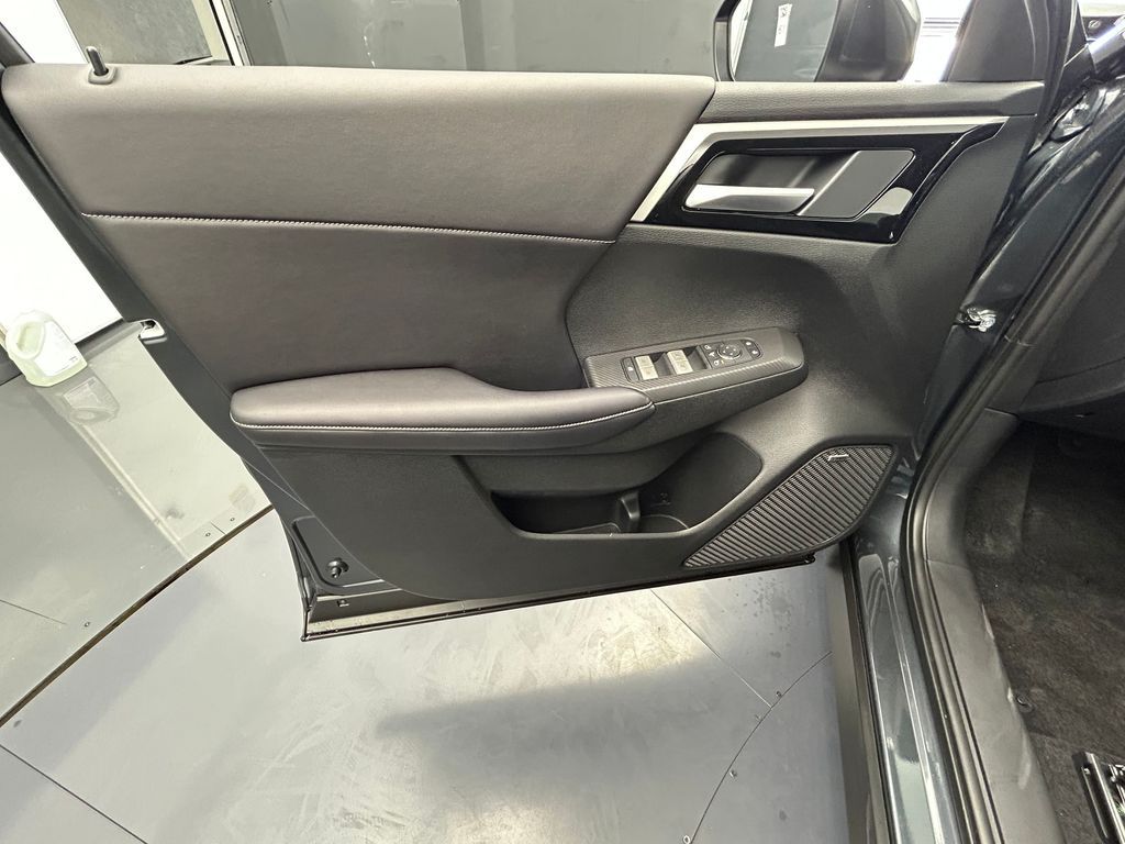 New 2026 Graphite Gray Mitsubishi SE image 15