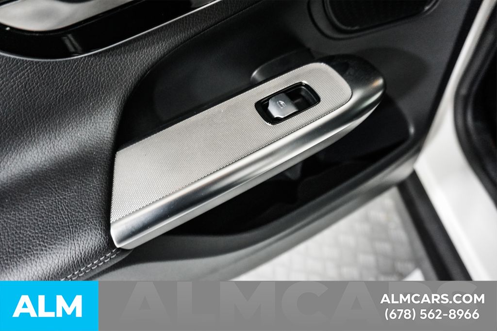 Used 2025 White Mercedes-Benz GLC 300 image 47