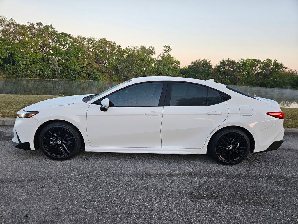 2025 Toyota Camry SE 2