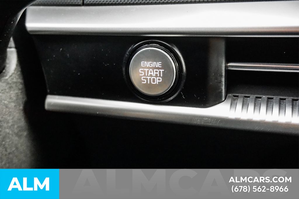 Used 2022 White Kia GT-Line image 27