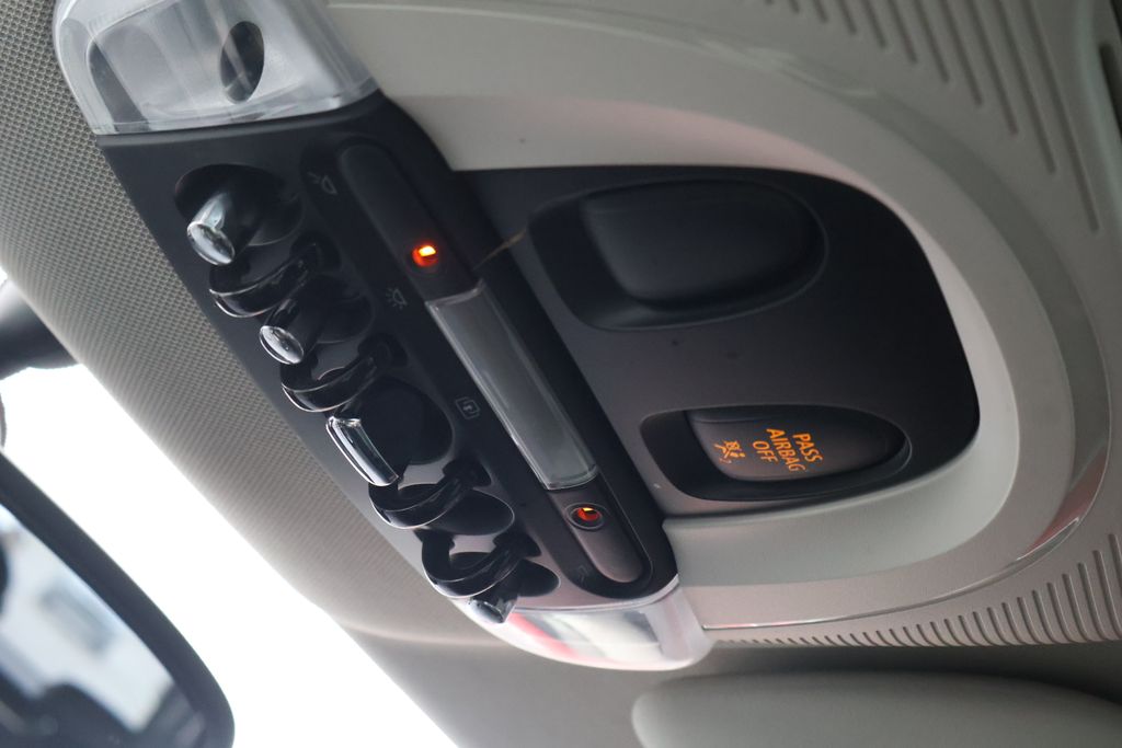 Thumbnail: 2017 MINI Cooper Countryman - 28