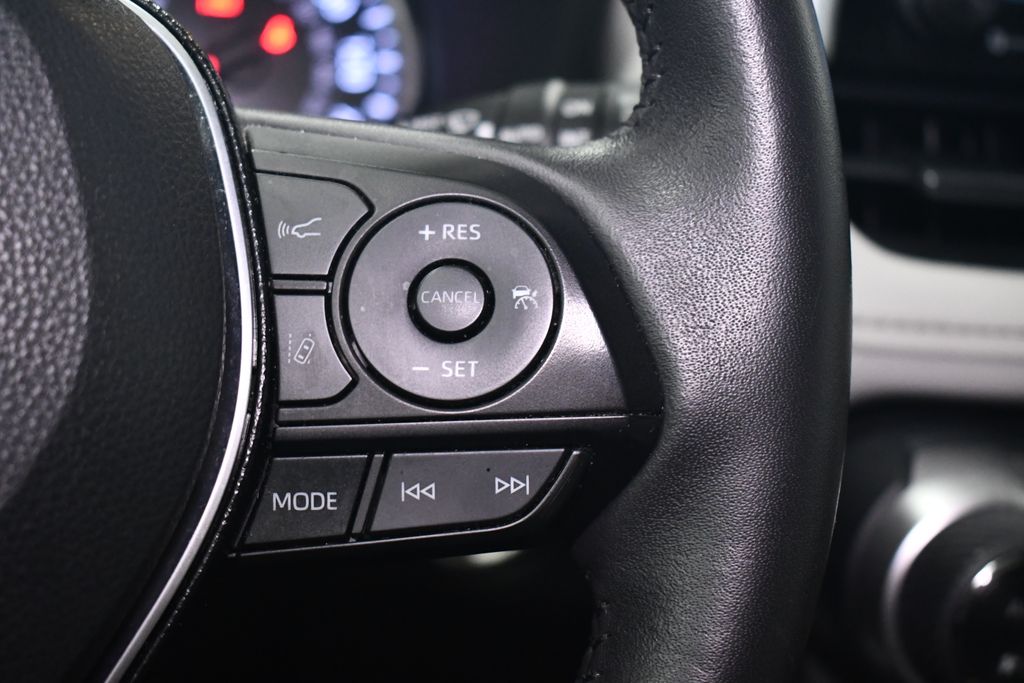 Thumbnail: 2021 Toyota RAV4 - 24