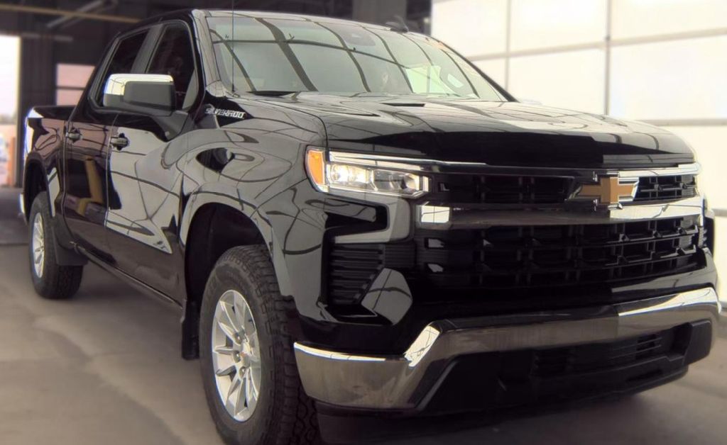 2025 Chevrolet Silverado 1500 LT Crew Cab 4WD