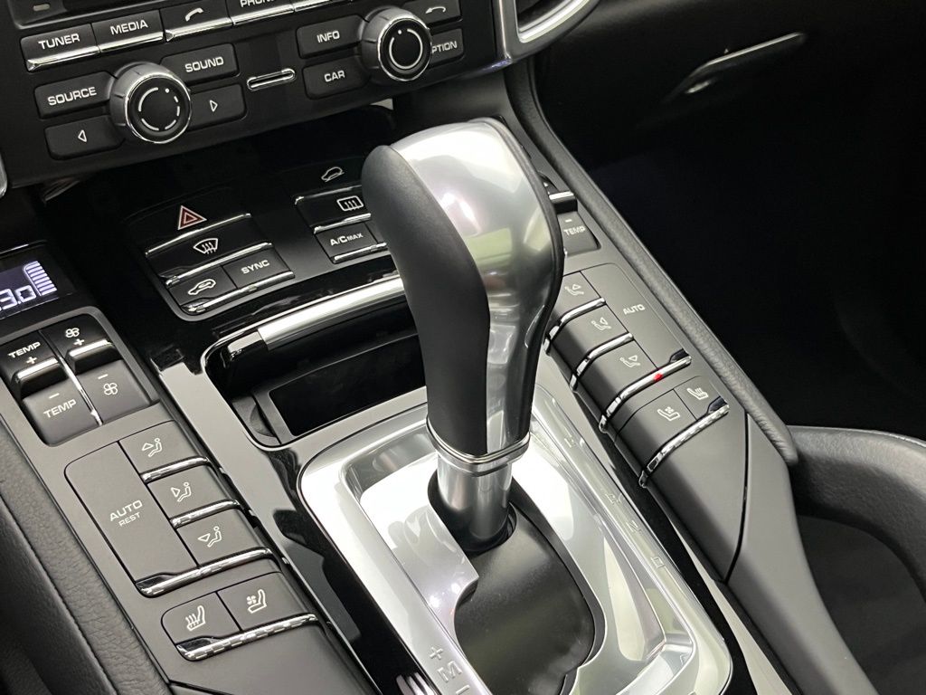 Thumbnail: 2015 Porsche Cayenne - 17