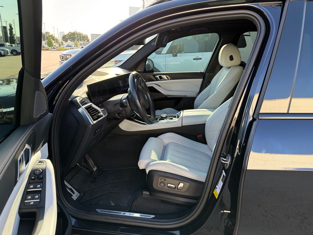 2024 BMW X5 sDrive40i Black at DeMontrond Ford