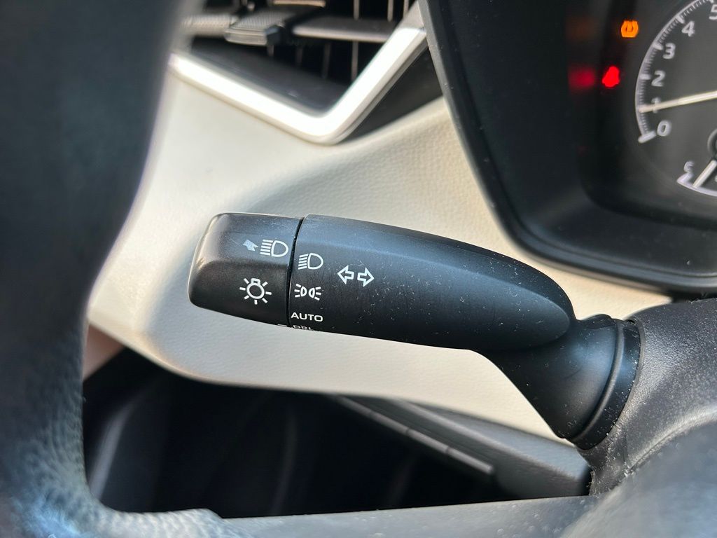 2021 Toyota Corolla LE 21