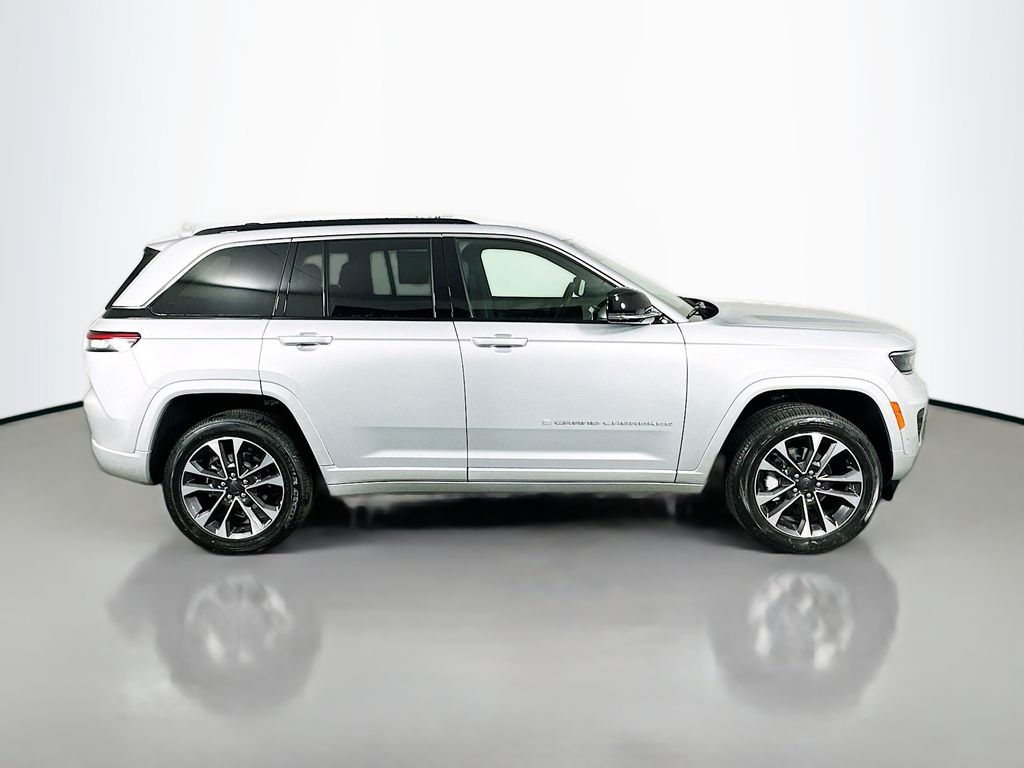 New 2025 Silver Jeep Overland image 8