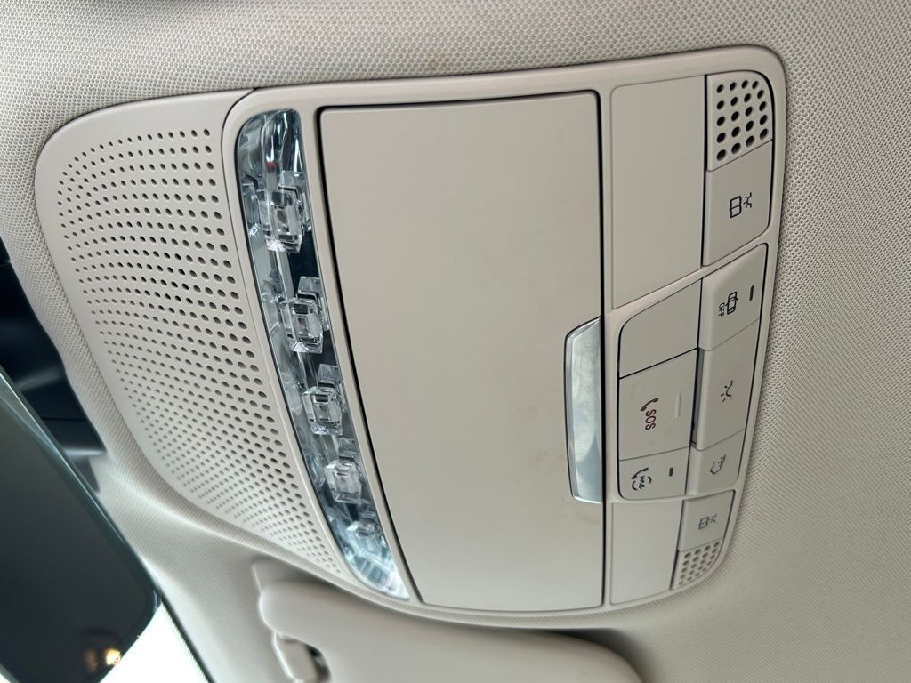 Used 2022  Mercedes-Benz GLC 300 image 27