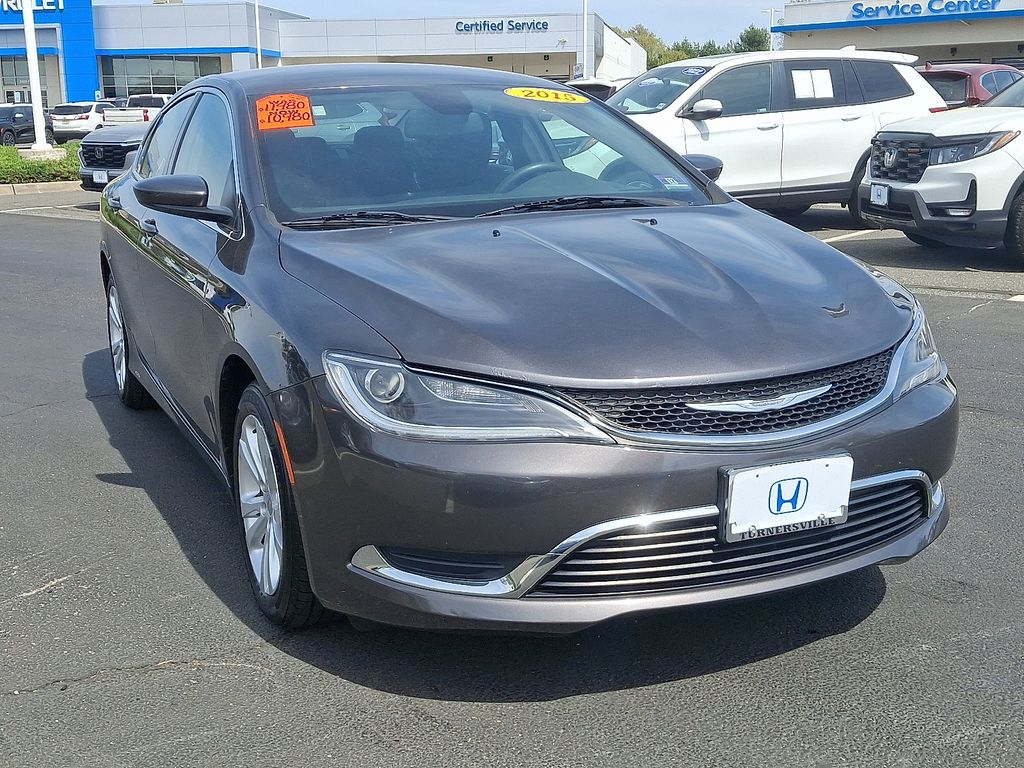 2015 Chrysler 200 Limited 3