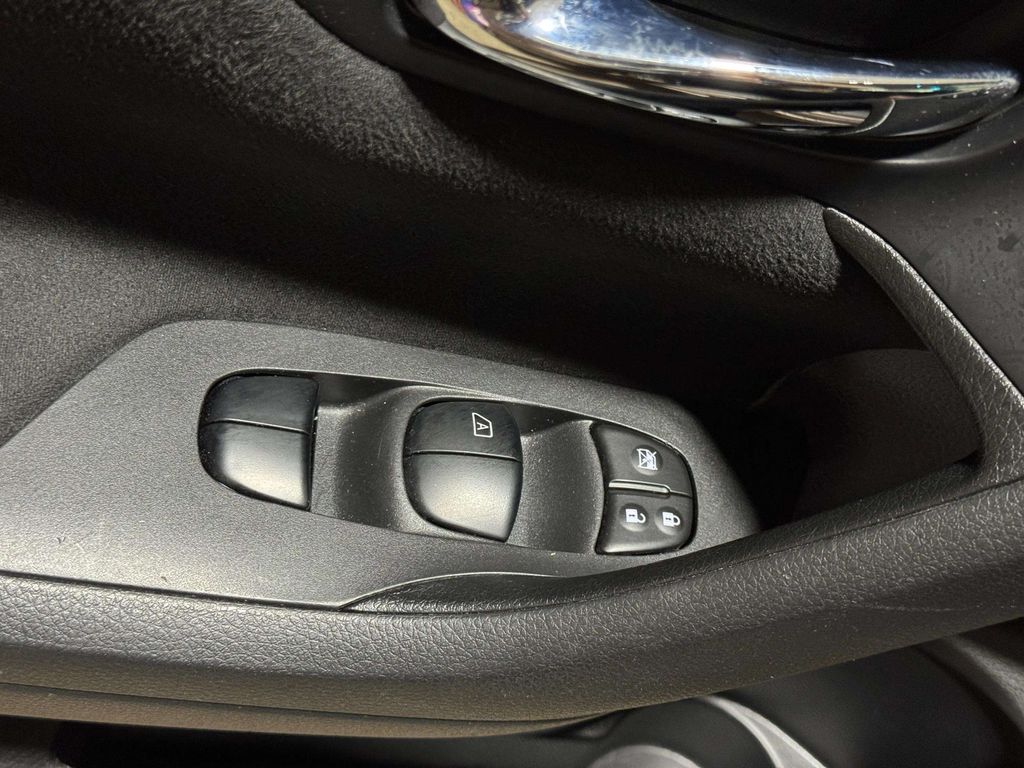Used 2015 Java Metallic Nissan 2.5 SV image 18